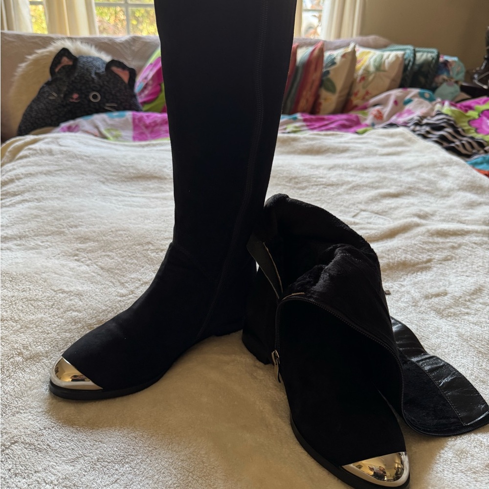 Elegant Black Ankle Boots with Silver Toe Cap